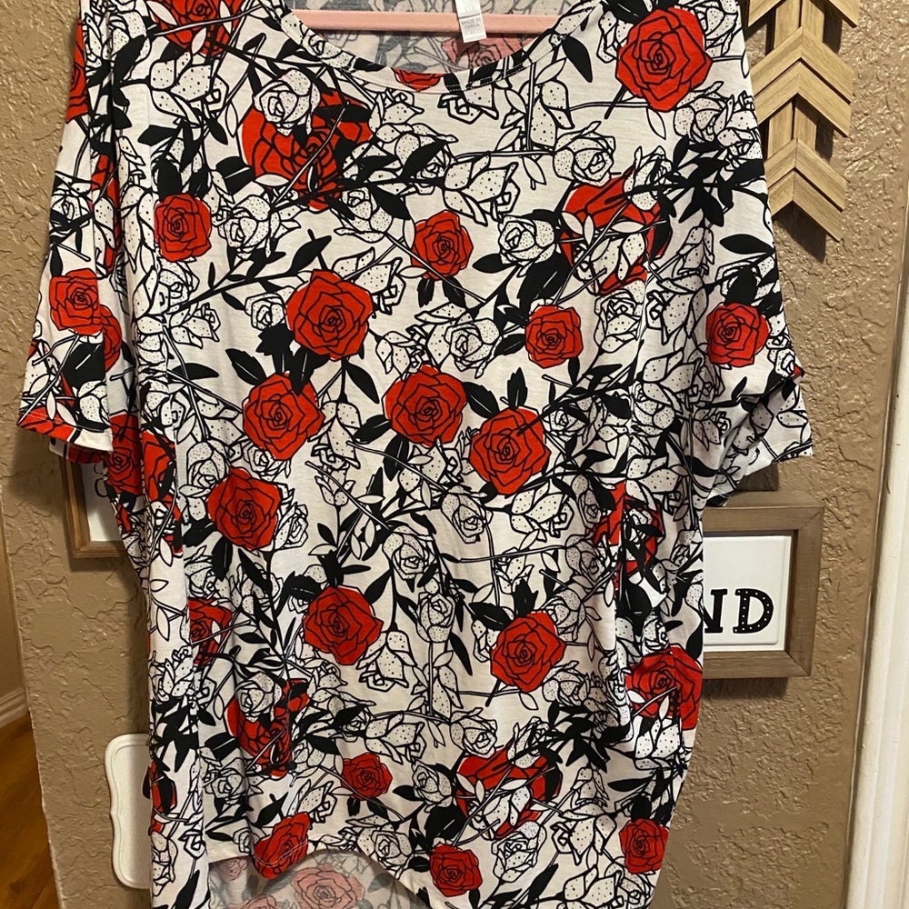 Women’s LuLaRoe Irma White Red Roses Size XL NWOT